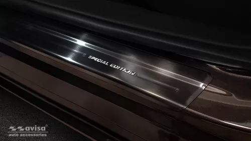 Avisa čierna oceľová ochrana prahu "Special Edition" (4-dielny) chrómový s nápisom NISSAN JUKE II 2019->