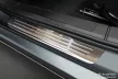 Avisa strieborná saténová oceľová ochrana prahu razený "Lines" (4-dielny) S60 III 2018->, V60 II kombi 2018->, V60 II CROSS COUNTRY 2018->stb.