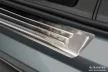 Avisa strieborná saténová oceľová ochrana prahu razený "Lines" (4-dielny) S60 III 2018->, V60 II kombi 2018->, V60 II CROSS COUNTRY 2018->stb.