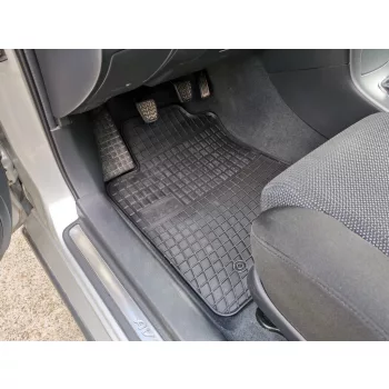   Spevnená pätová zóna Gumové autokoberce TOYOTA Avensis II 2003-2009 (800)