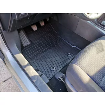   Spevnená pätová zóna Gumové autokoberce TOYOTA Auris II 2013- (807)