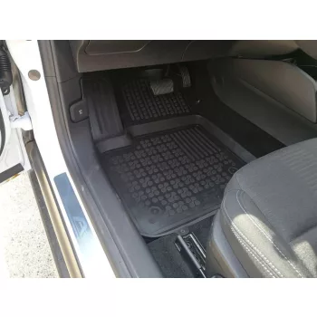   Rezaw čierne Gumové autokoberce FORD Focus IV Hatchback/kombi 2018-tól (200632)