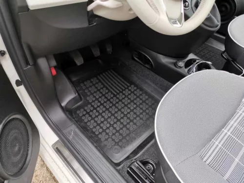 Rezaw čierne gumové koberce Fiat 500 hybridný od 2020 (pre elektrický nie vhodné)(201522)