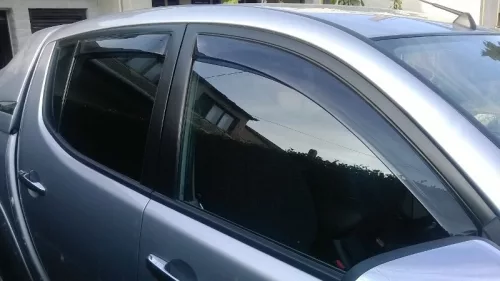 Szatuna Mitsubishi L 200 Szatuna deflektory okien sada predný+zadný na okná, 4 ks 4 2006-2015